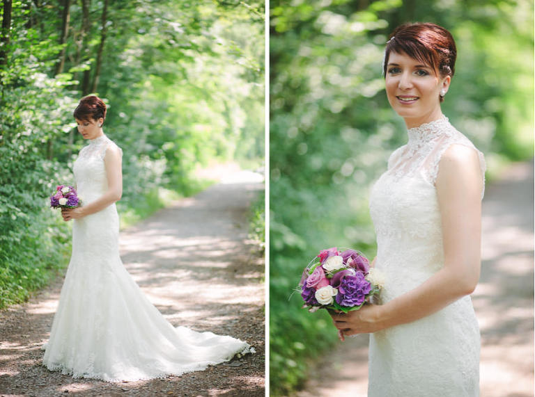 Die wunderschöne Braut in einem Vintage-Brautkleid mit dem farbigen Brautstrauss.
