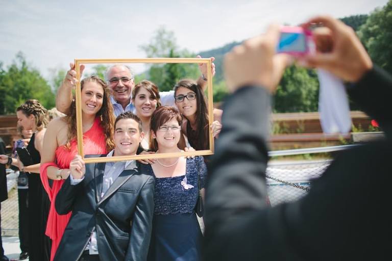 Die ersten Gäste Treffen auf dem Party-Schiff der Kibag AG auf dem Zürichsee ein.