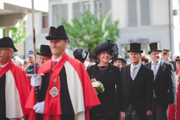 Marianne Dürst-Benedetti beim Einmarsch an der Glarner Landsgemeinde 2014.