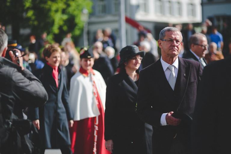 Röbi Marti beim Einmarsch an der Glarner Landsgemeinde 2014.