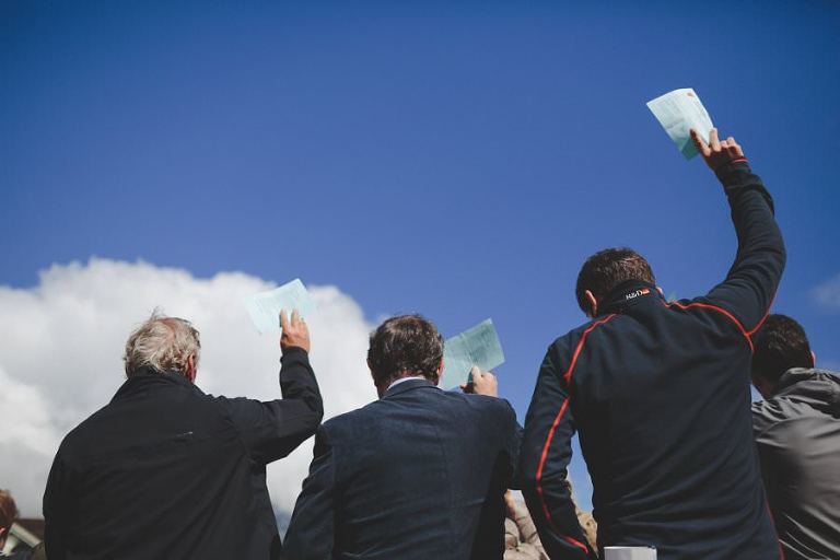 Abstimmung bei der Glarner Landsgemeinde 2014.